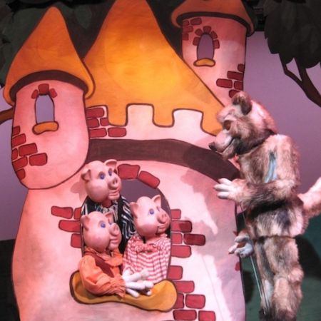 Little Red Riding Hood and the 3 Little Pigs